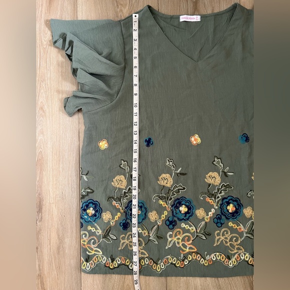 PARAMI DESIGN Embroidered Flutter Sleeve Top EUC - Picture 6 of 7